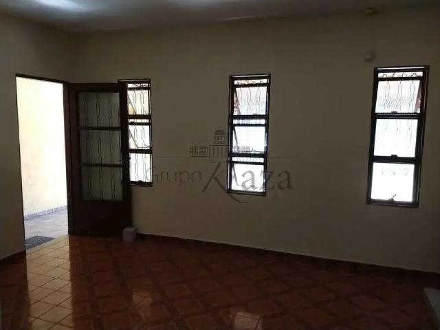 Casa / Sobrado para Venda em São José dos Campos/SP Jardim Souto 3 Quartos
