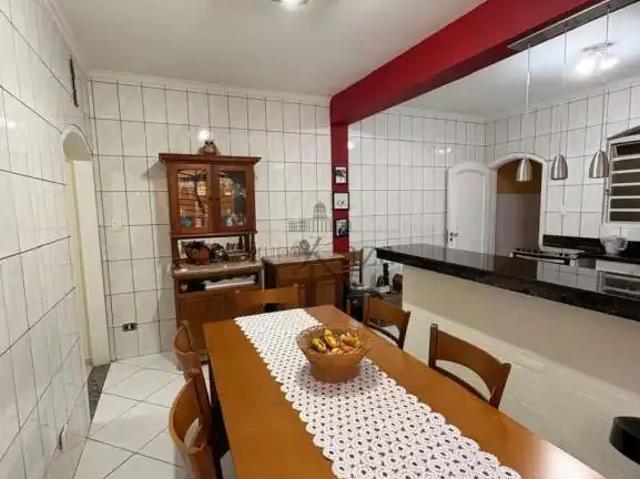 Casa / Sobrado para Venda em São José dos Campos/SP Jardim Terras do Sul 3 Quartos