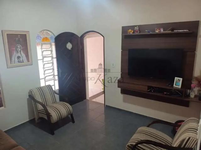 Casa / Sobrado para Venda em São José dos Campos/SP Jardim Terras do Sul 4 Quartos