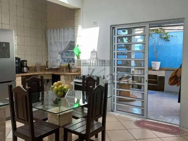 Casa / Sobrado para Venda em São José dos Campos/SP Jardim Torrão de Ouro 3 Quartos