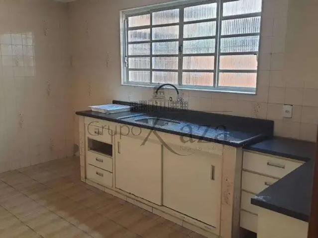 Casa / Sobrado para Venda em São José dos Campos/SP Jardim Vale do Sol 3 Quartos