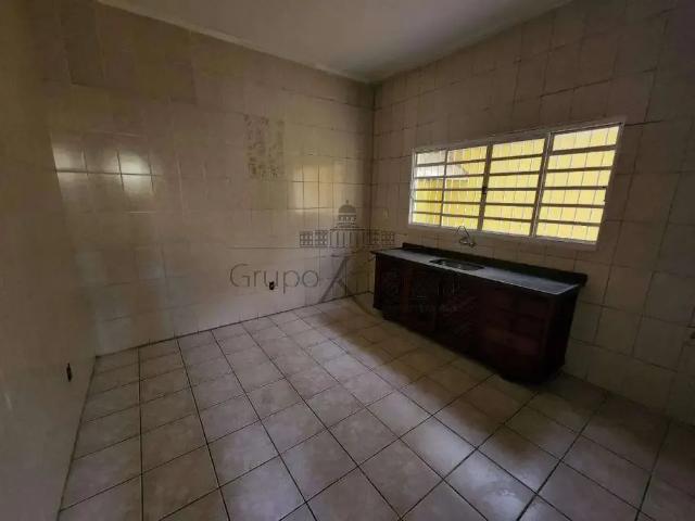 Casa / Sobrado para Venda em São José dos Campos/SP Jardim Valparaíba 5 Quartos