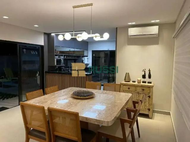 Casa / Sobrado para Venda em São José dos Campos/SP Loteamento Floresta 4 Quartos