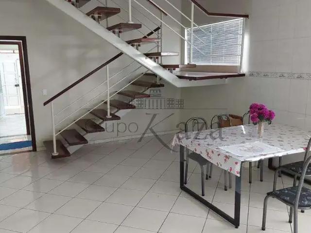 Casa / Sobrado para Venda em São José dos Campos/SP Loteamento Residencial Vista Linda 4 Quartos