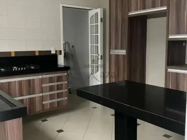 Casa / Sobrado para Venda em São José dos Campos/SP Loteamento Residencial Vista Linda 3 Quartos