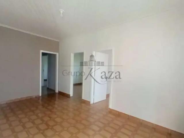 Casa / Sobrado para Venda em São José dos Campos/SP Monte Castelo 4 Quartos
