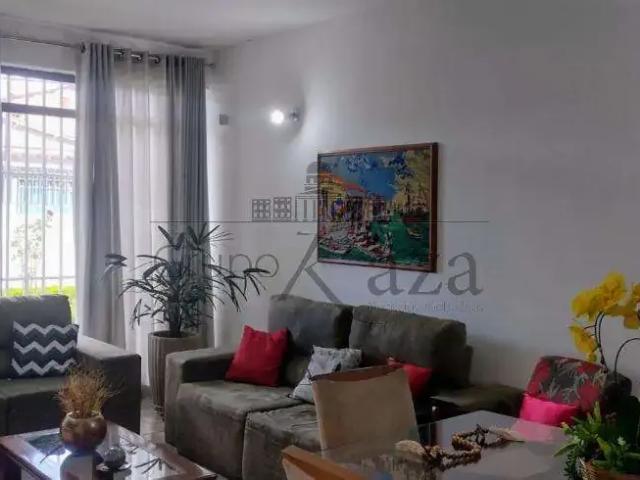 Casa / Sobrado para Venda em São José dos Campos/SP Monte Castelo 4 Quartos