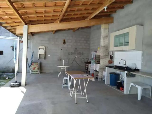 Casa / Sobrado para Venda em São José dos Campos/SP Santana 3 Quartos