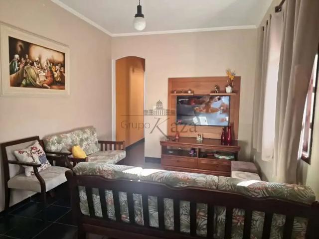 Casa / Sobrado para Venda em São José dos Campos/SP Palmeiras de São José 4 Quartos