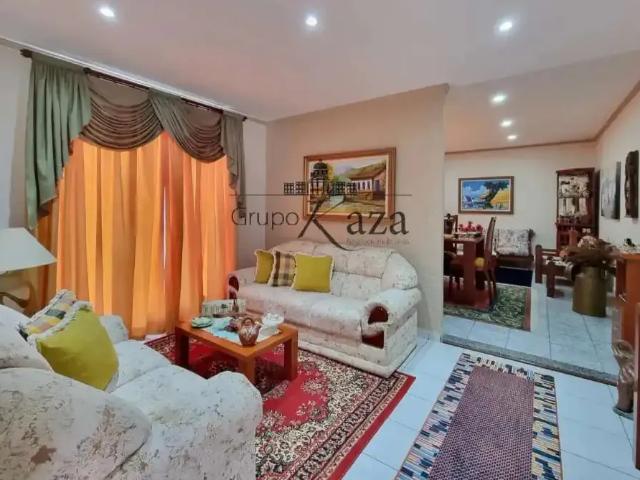 Casa / Sobrado para Venda em São José dos Campos/SP Palmeiras de São José 5 Quartos