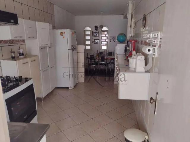 Casa / Sobrado para Venda em São José dos Campos/SP Parque Industrial 3 Quartos