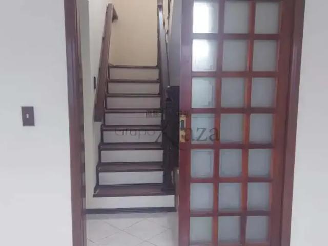 Casa / Sobrado para Venda em São José dos Campos/SP Parque Industrial 4 Quartos