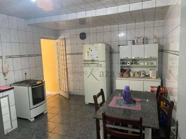 Casa / Sobrado para Venda em São José dos Campos/SP Parque Industrial 6 Quartos