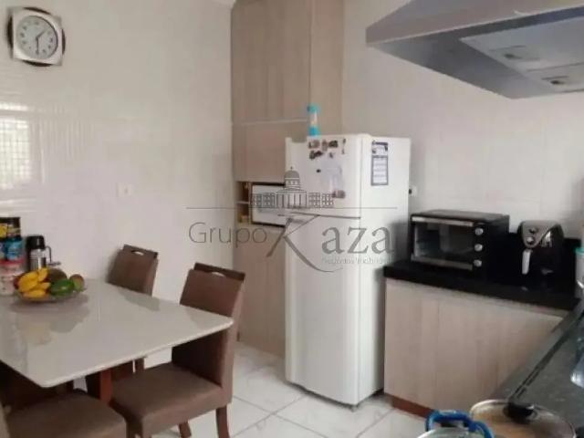 Casa / Sobrado para Venda em São José dos Campos/SP Parque Interlagos 3 Quartos