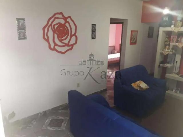 Casa / Sobrado para Venda em São José dos Campos/SP Putim 5 Quartos