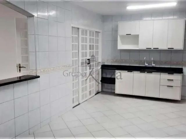 Casa / Sobrado para Venda em São José dos Campos/SP Recanto dos Pinheiros 3 Quartos