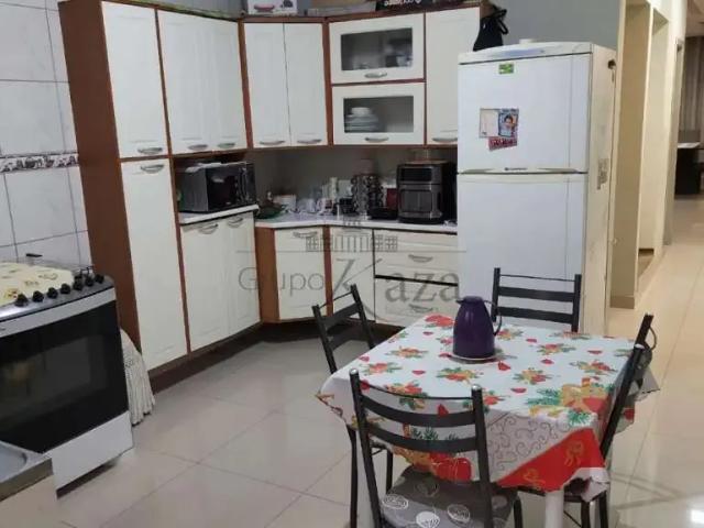 Casa / Sobrado para Venda em São José dos Campos/SP Residencial Altos do Bosque 3 Quartos