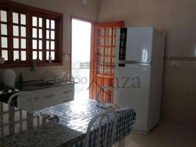Casa / Sobrado para Venda em São José dos Campos/SP Residencial Altos do Bosque 3 Quartos