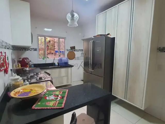 Casa / Sobrado para Venda em São José dos Campos/SP Residencial Bosque dos Ipês 3 Quartos