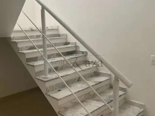 Casa / Sobrado para Venda em São José dos Campos/SP Residencial Bosque dos Ipês 3 Quartos