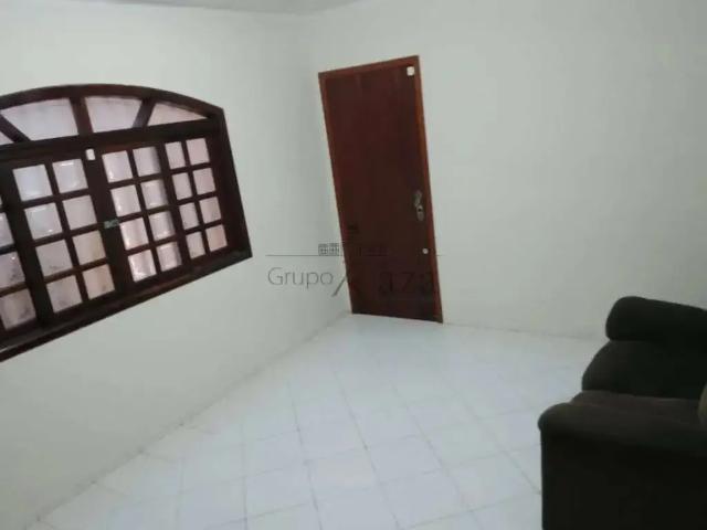 Casa / Sobrado para Venda em São José dos Campos/SP Residencial Bosque dos Ipês 3 Quartos