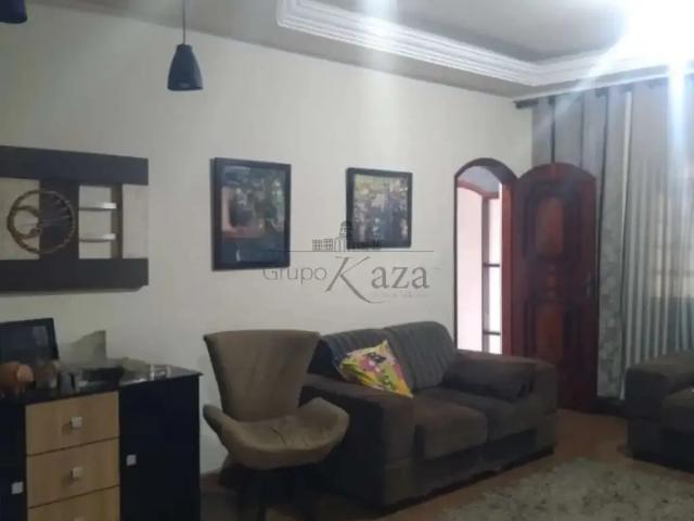 Casa / Sobrado para Venda em São José dos Campos/SP Residencial Bosque dos Ipês 3 Quartos