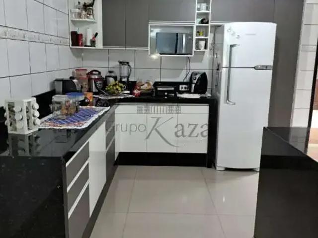 Casa / Sobrado para Venda em São José dos Campos/SP Residencial Bosque dos Ipês 3 Quartos