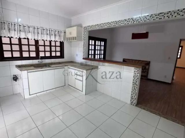 Casa / Sobrado para Venda em São José dos Campos/SP Residencial de Ville 4 Quartos