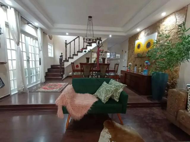 Casa / Sobrado para Venda em São José dos Campos/SP Residencial de Ville 4 Quartos