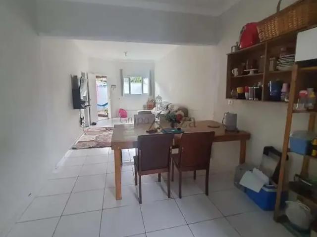 Casa / Sobrado para Venda em São José dos Campos/SP Residencial Interlagos 3 Quartos