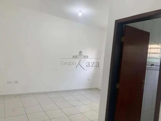 Casa / Sobrado para Venda em São José dos Campos/SP Residencial União 3 Quartos