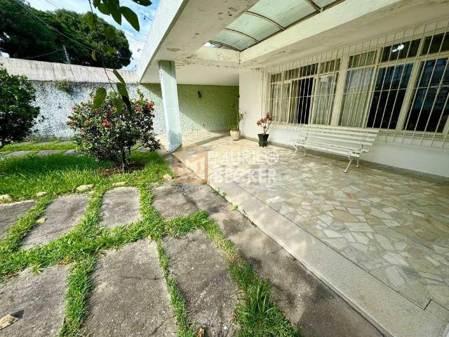 Casa / Sobrado para Venda em São José dos Campos/SP Vila Adyana 3 Quartos