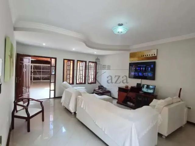 Casa / Sobrado para Venda em São José dos Campos/SP Vila Industrial 3 Quartos