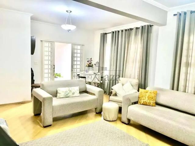 Casa / Sobrado para Venda em São José dos Campos/SP Vila Industrial 3 Quartos