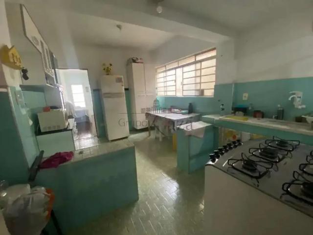 Casa / Sobrado para Venda em São José dos Campos/SP Vila Industrial 4 Quartos