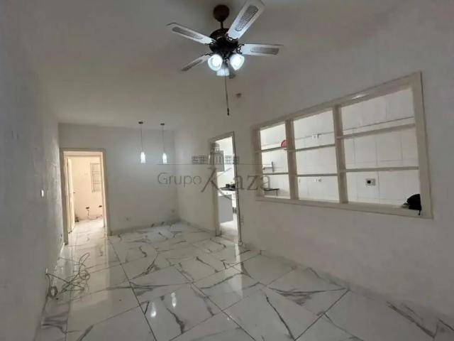 Casa / Sobrado para Venda em São José dos Campos/SP Vila Industrial 5 Quartos