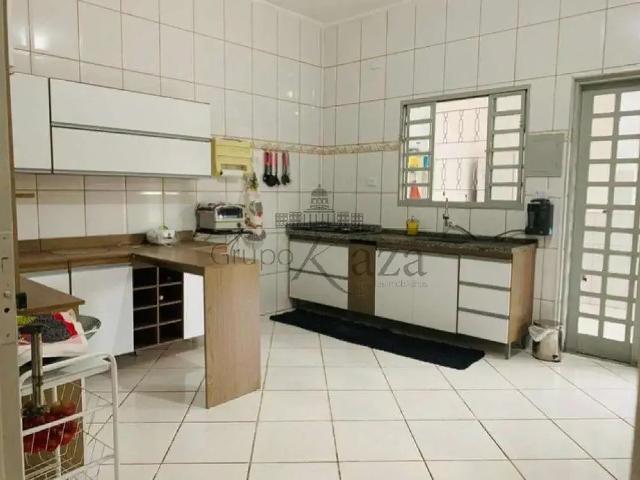Casa / Sobrado para Venda em São José dos Campos/SP Vila Paiva 4 Quartos