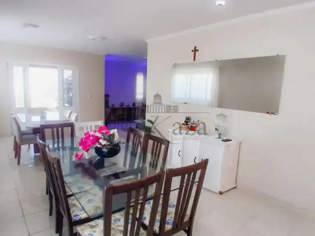 Casa / Sobrado para Venda em São José dos Campos/SP Vila Rica 4 Quartos