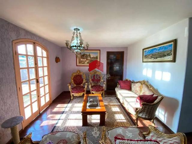 Casa / Sobrado para Venda em São José dos Pinhais/PR Afonso Pena 4 Quartos