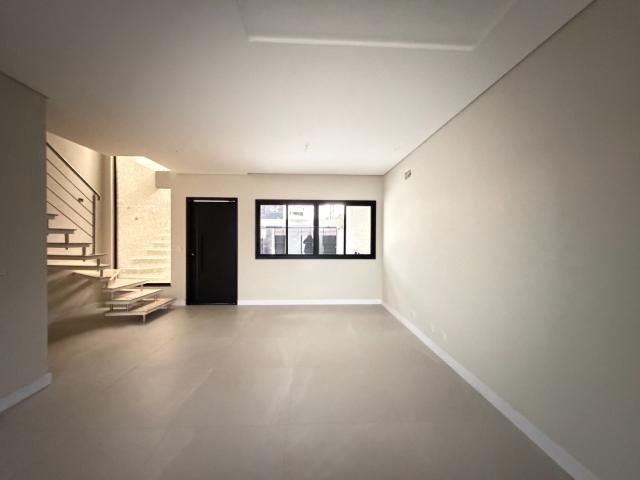 Casa / Sobrado para Venda em São José dos Pinhais/PR Bom Jesus 3 Quartos