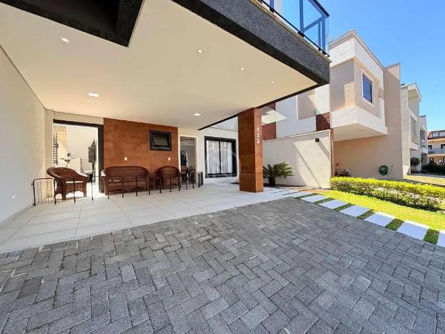 Casa / Sobrado para Venda em São José dos Pinhais/PR Costeira 4 Quartos