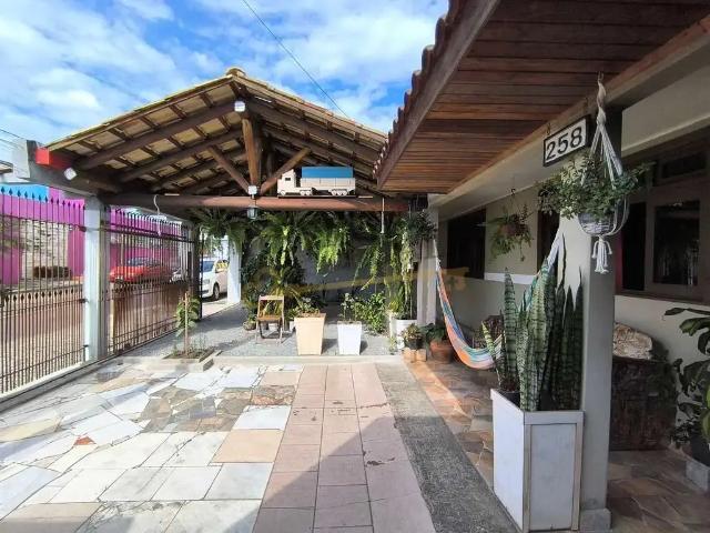 Casa / Sobrado para Venda em São José dos Pinhais/PR Quississana 3 Quartos
