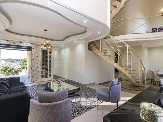 Casa / Sobrado para Venda em São José dos Pinhais/PR São Domingos 5 Quartos