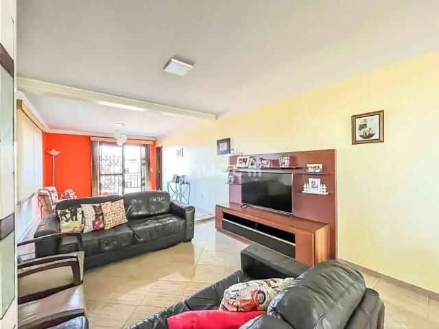 Casa / Sobrado para Venda em São José dos Pinhais/PR São Domingos 8 Quartos