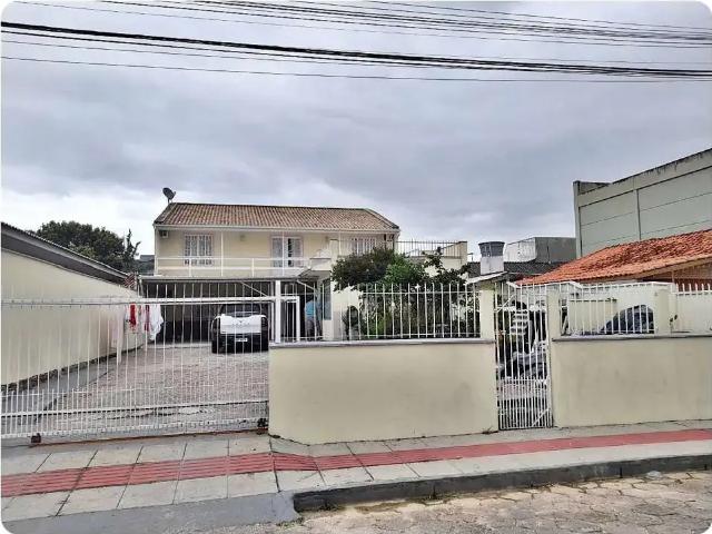 Casa / Sobrado para Venda em São José/SC Areias 3 Quartos