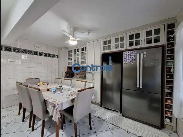 Casa / Sobrado para Venda em São José/SC Barreiros 4 Quartos