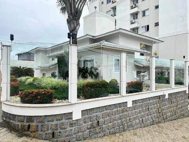 Casa / Sobrado para Venda em São José/SC Barreiros 3 Quartos