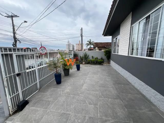 Casa / Sobrado para Venda em São José/SC Barreiros 3 Quartos