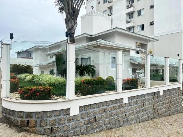 Casa / Sobrado para Venda em São José/SC Barreiros 3 Quartos