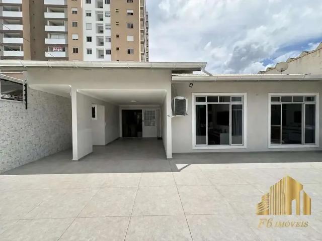 Casa / Sobrado para Venda em São José/SC Campinas 4 Quartos